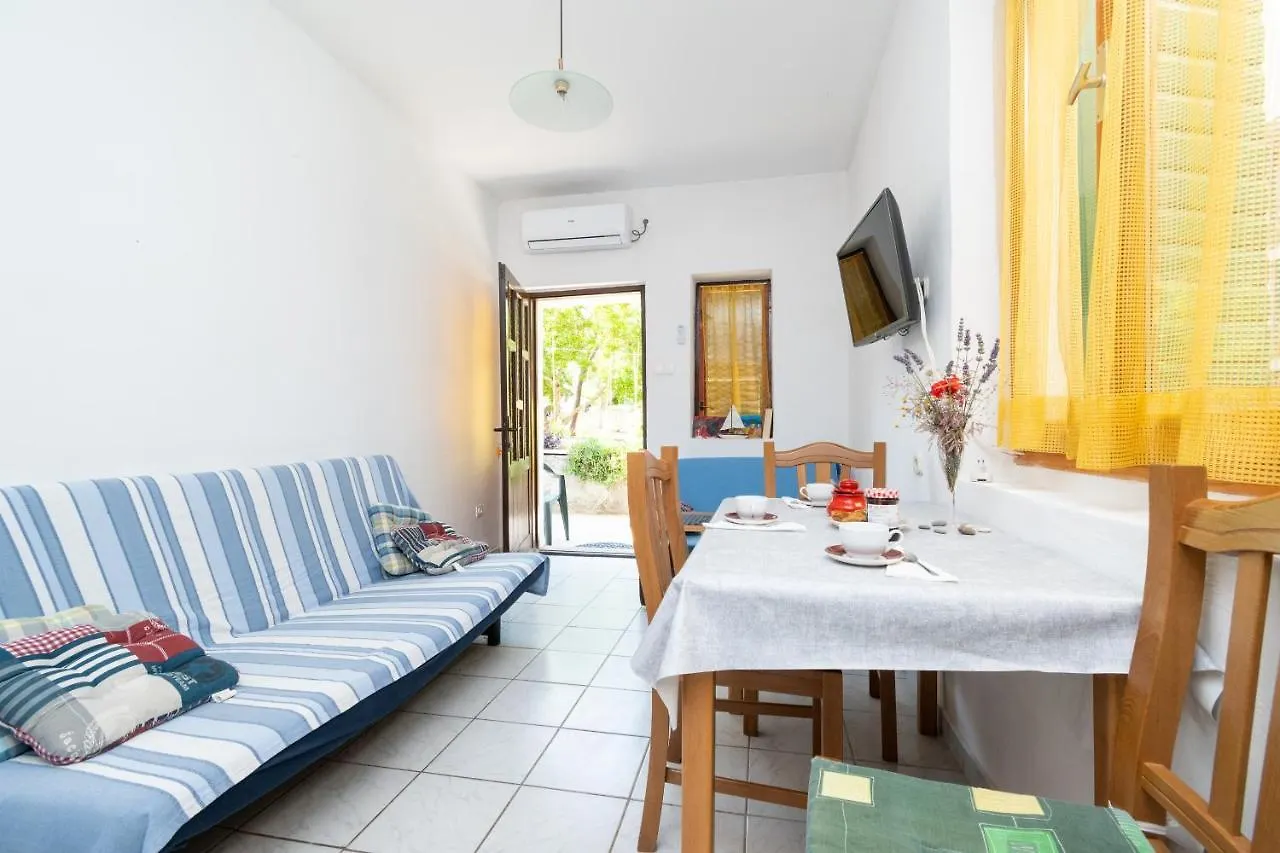 Seaside Holiday House Preko, Ugljan - 21106 Poljana 別荘